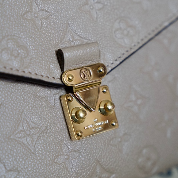 LV Pochette Metis Monogram Empreinte Leather - Turtledove - Picture 2 of 7